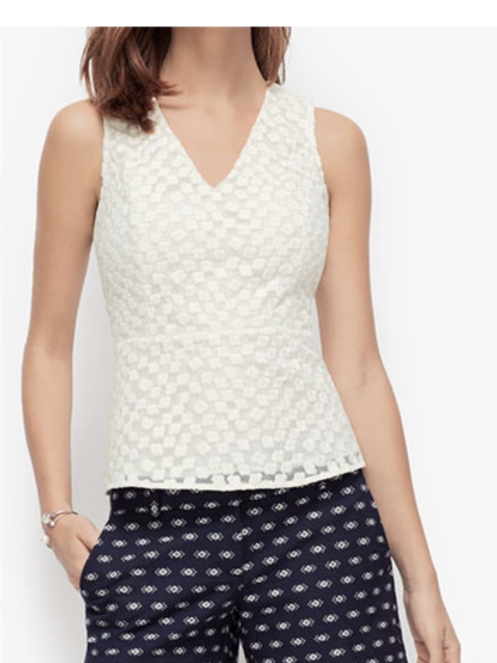 Ann Taylor / NWOT / Cream Floral Lace V-Neck Peplum Top - Size 10